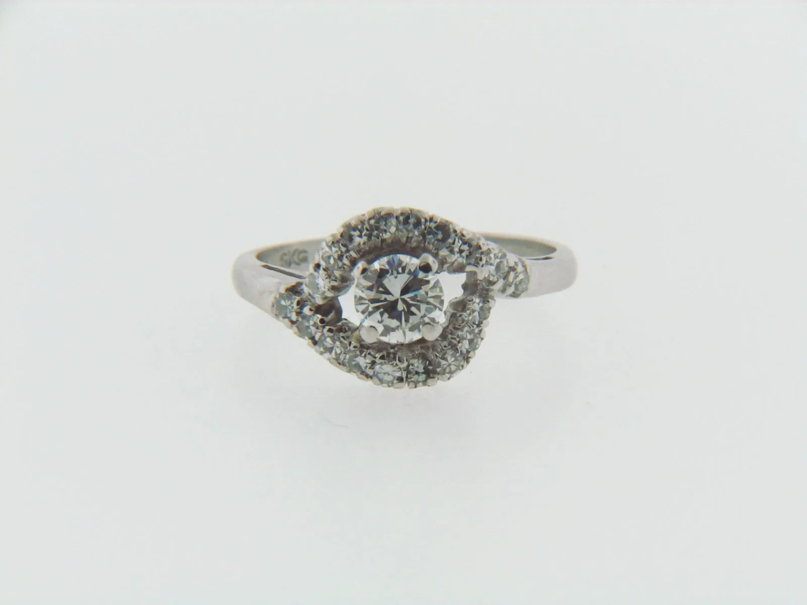 14K WHITE GOLD DIAMOND SOLITAIRE RING