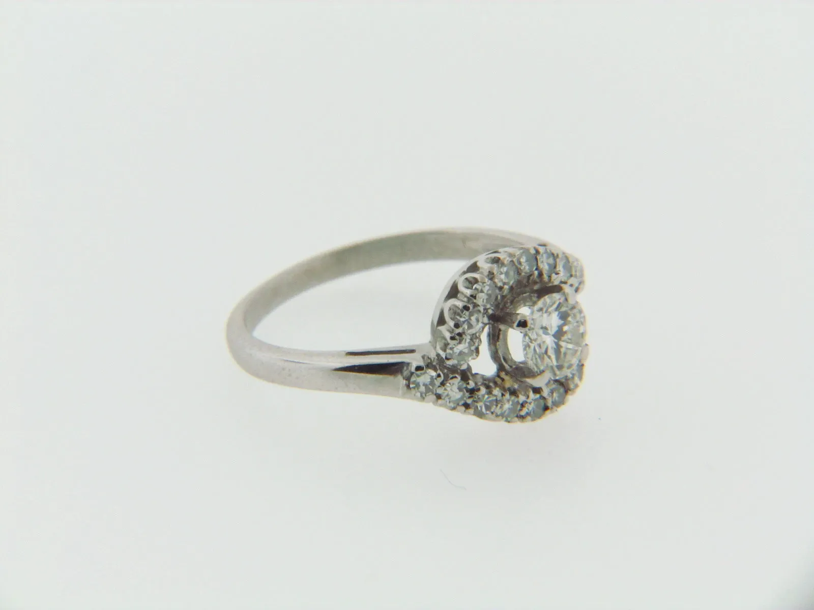 14K WHITE GOLD DIAMOND SOLITAIRE RING