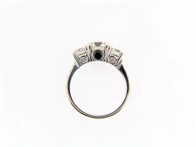 18K-WG DIAMOND SOLITAIRE THREE-STONE RING