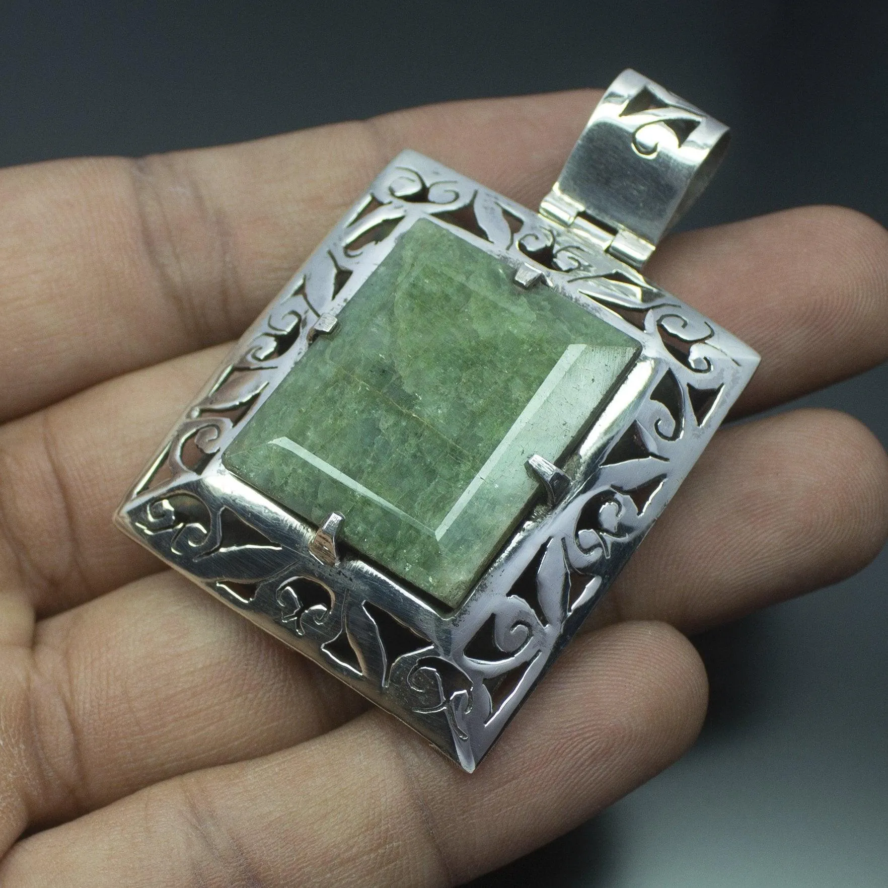 22.5g, Totally Handmade Natural Green Emerald Rectangle Shape 925 Sterling Silver Pendant
