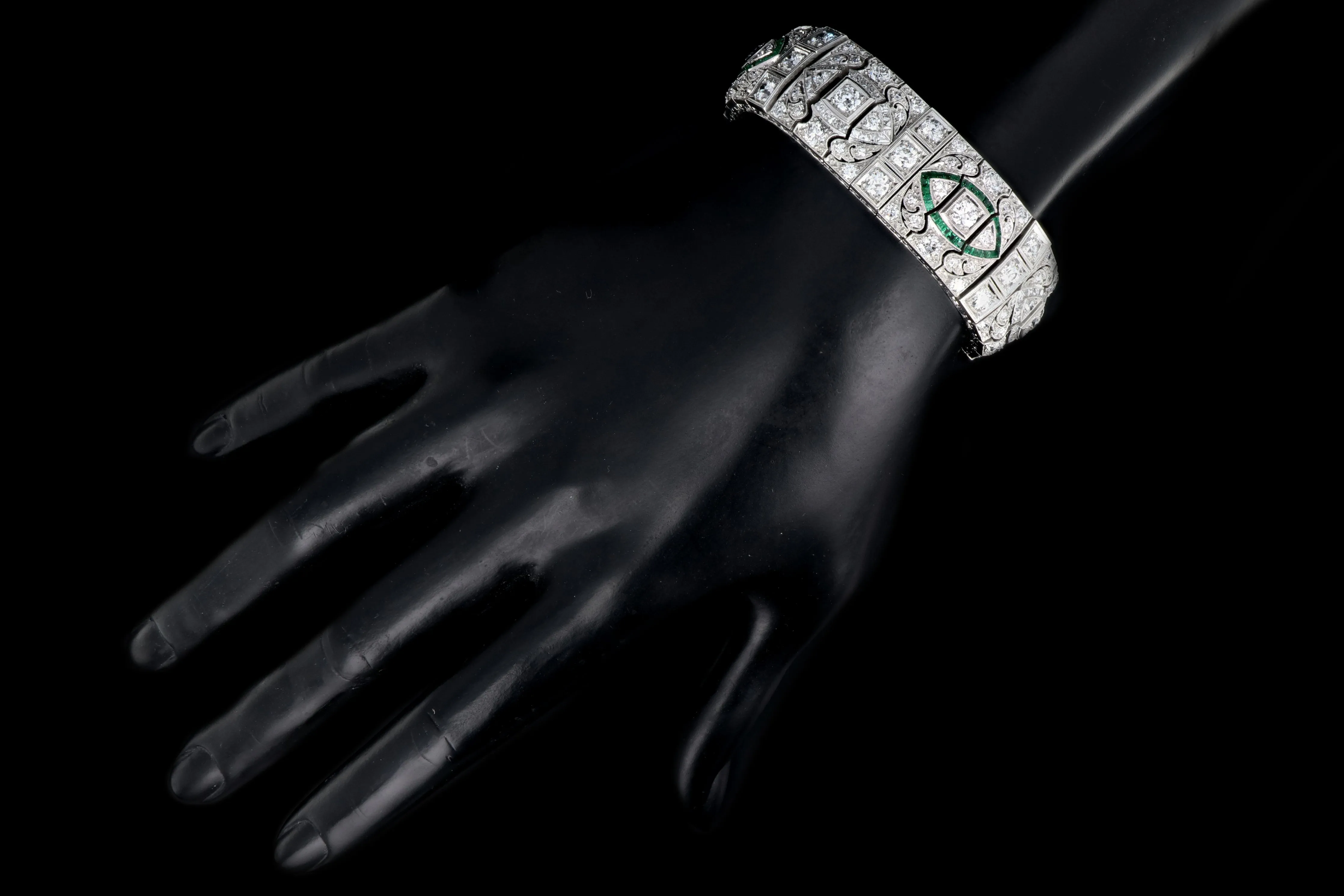 Art Deco Platinum 20 Carat Old European and French Cut Diamond and Emerald Bracelet