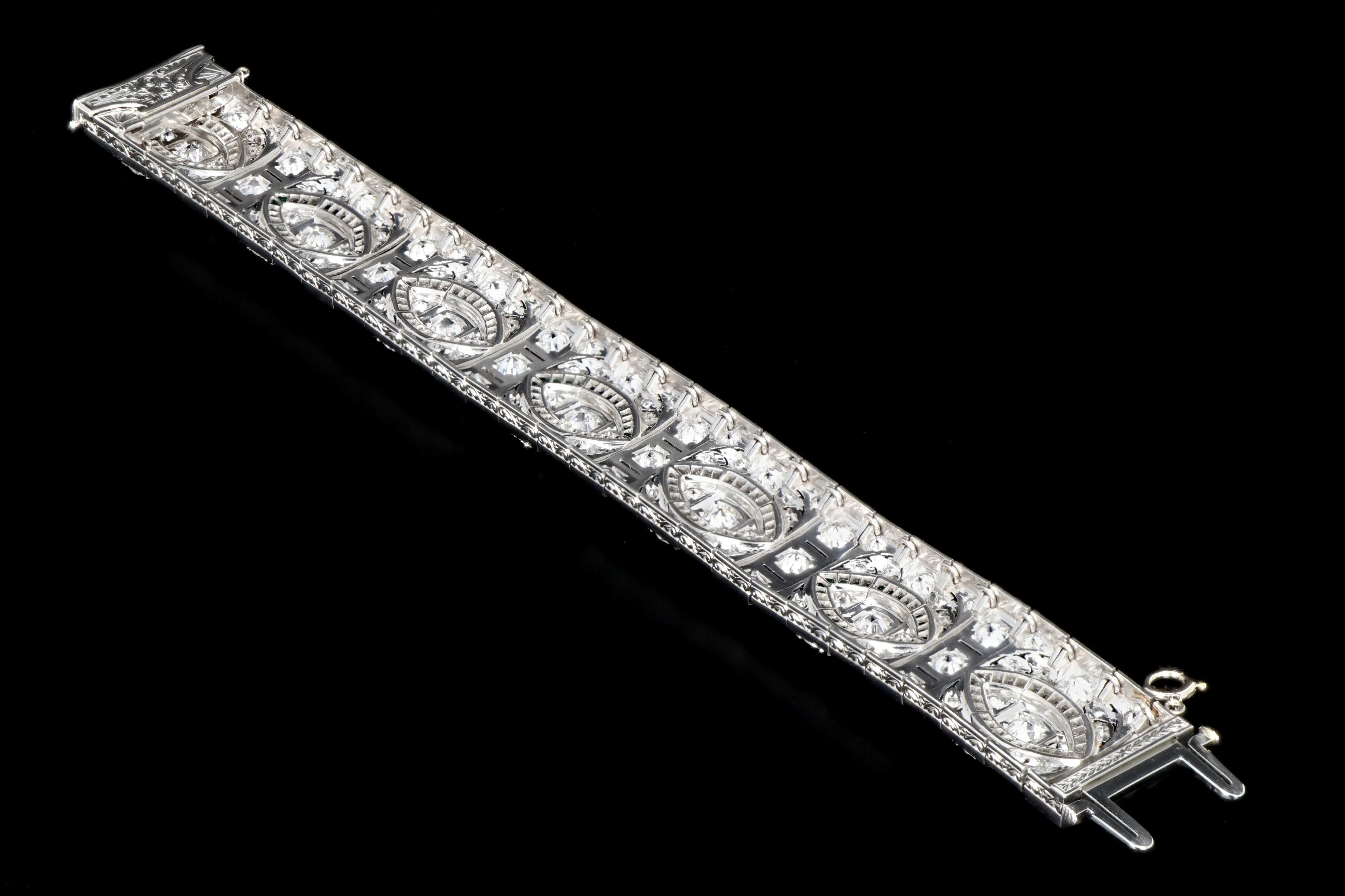 Art Deco Platinum 20 Carat Old European and French Cut Diamond and Emerald Bracelet