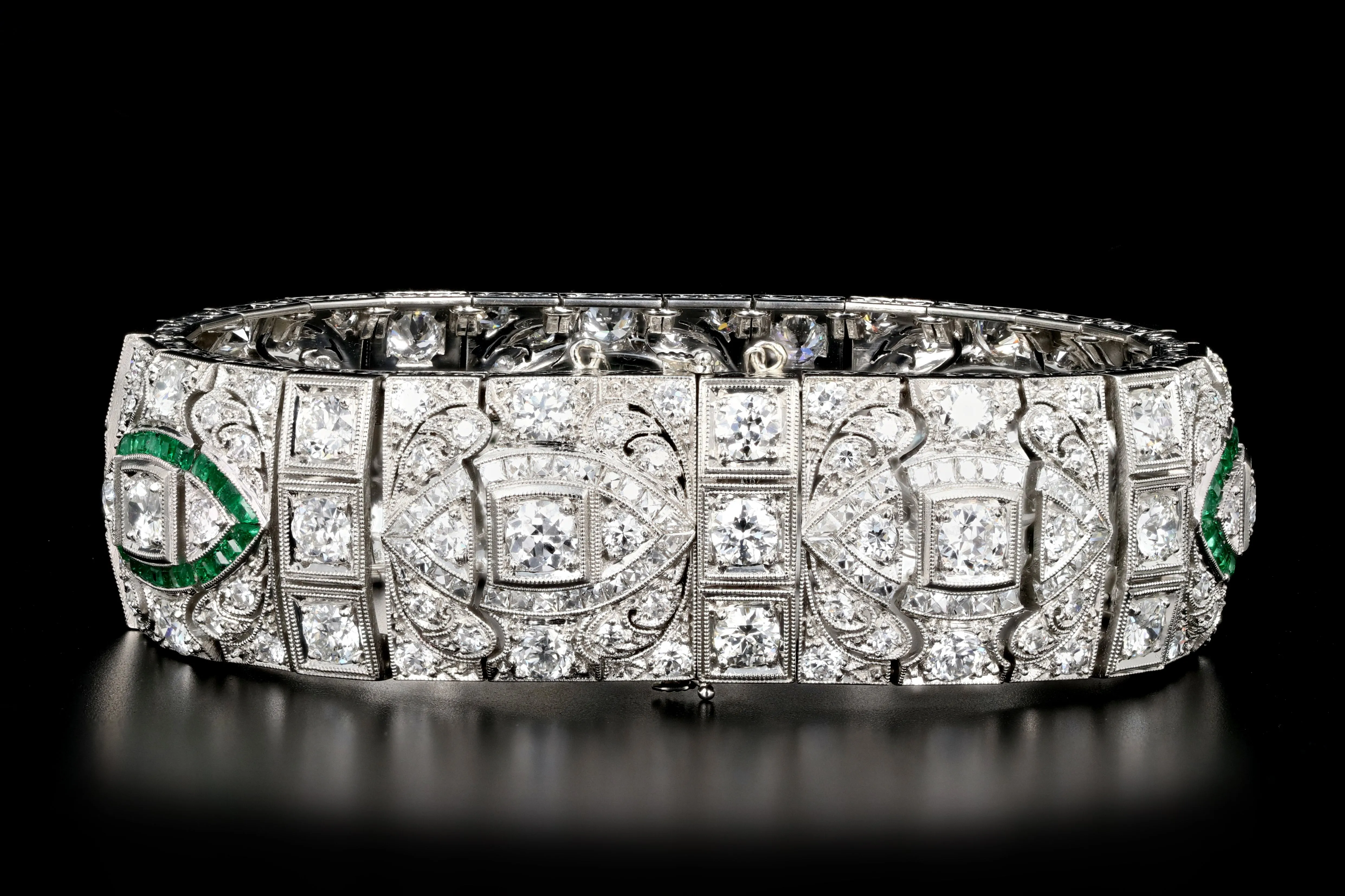 Art Deco Platinum 20 Carat Old European and French Cut Diamond and Emerald Bracelet