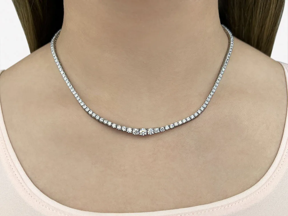 Classic Graduated Strand Of Diamonds with 19.94 ct.(finished)