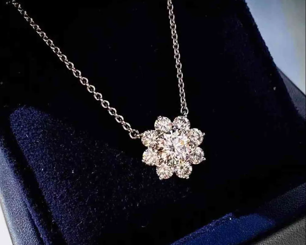 Dainty Flower Moissanite Necklace