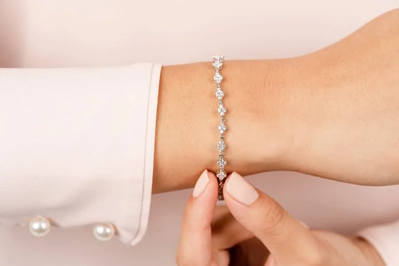 Flower Cluster Link Diamond Bracelet with 2.79 ct.(finished) 2.25mm