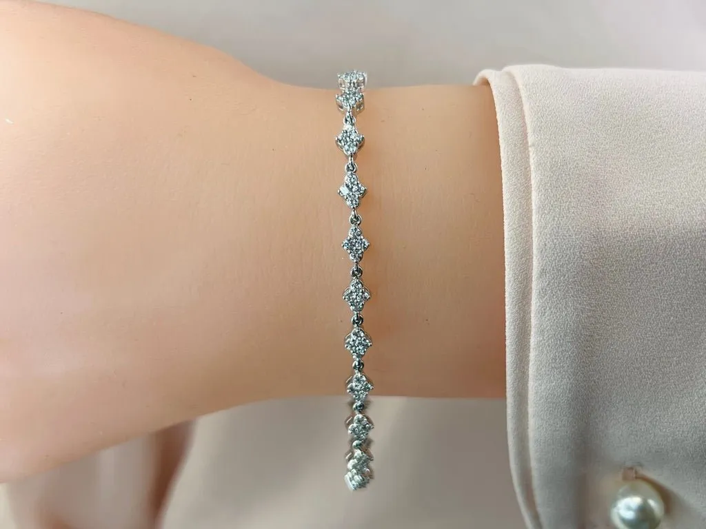 Flower Cluster Link Diamond Bracelet with 2.79 ct.(finished) 2.25mm