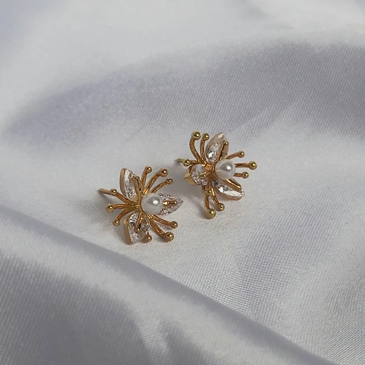 Gold Flower Stud Earrings - Flower Earrings,Flower Jewlellery,Small Gold Earrings,Pearl Earrings,Gold Stud Earrings In The UK,Gold Jewellery