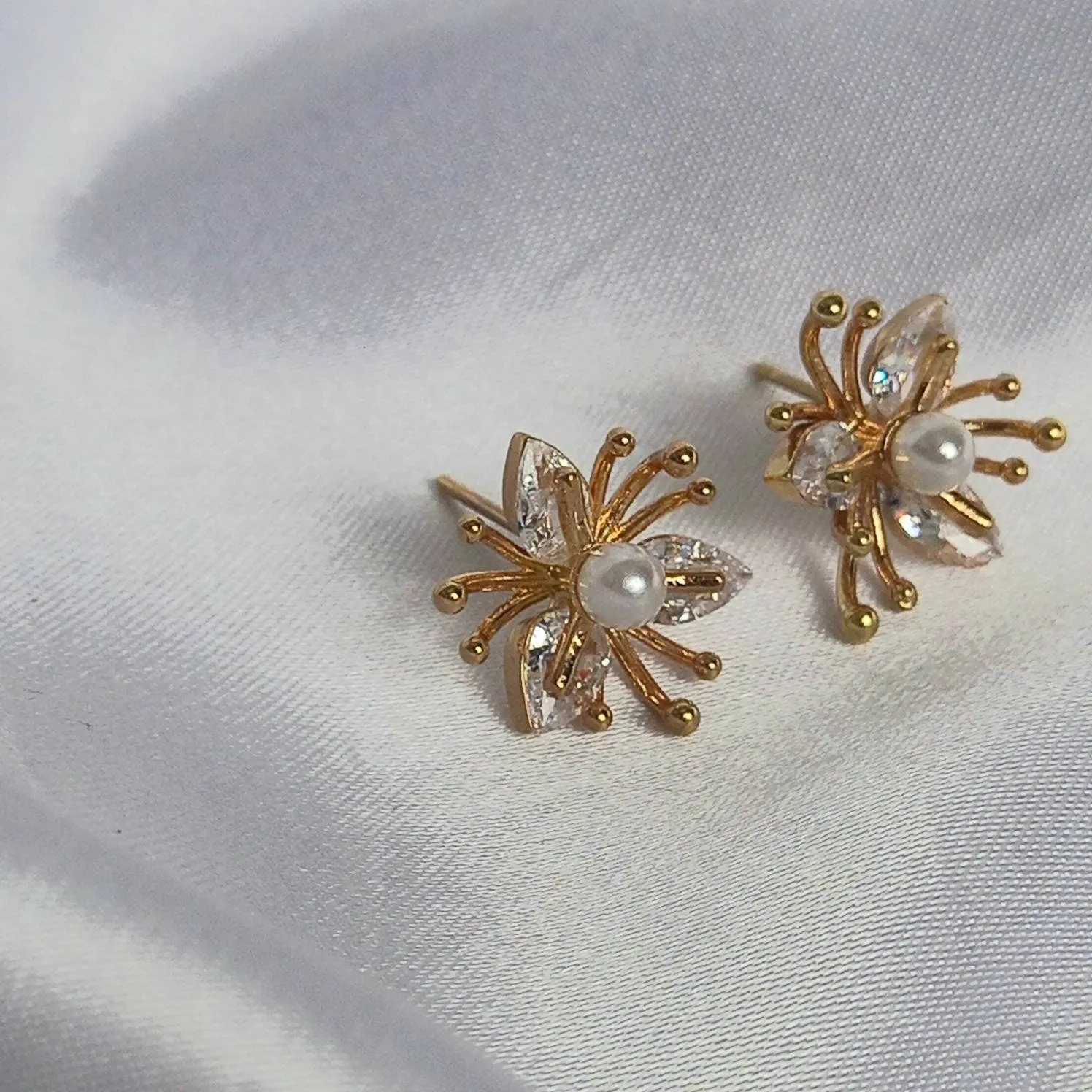 Gold Flower Stud Earrings - Flower Earrings,Flower Jewlellery,Small Gold Earrings,Pearl Earrings,Gold Stud Earrings In The UK,Gold Jewellery