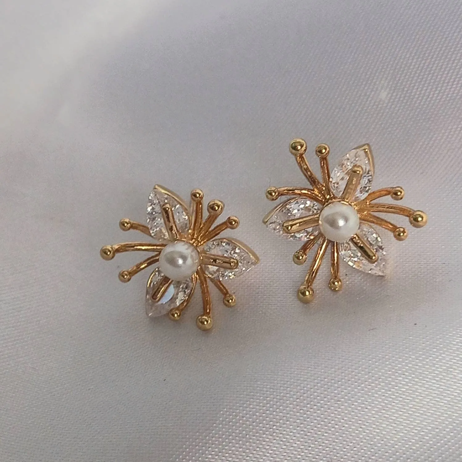 Gold Flower Stud Earrings - Flower Earrings,Flower Jewlellery,Small Gold Earrings,Pearl Earrings,Gold Stud Earrings In The UK,Gold Jewellery