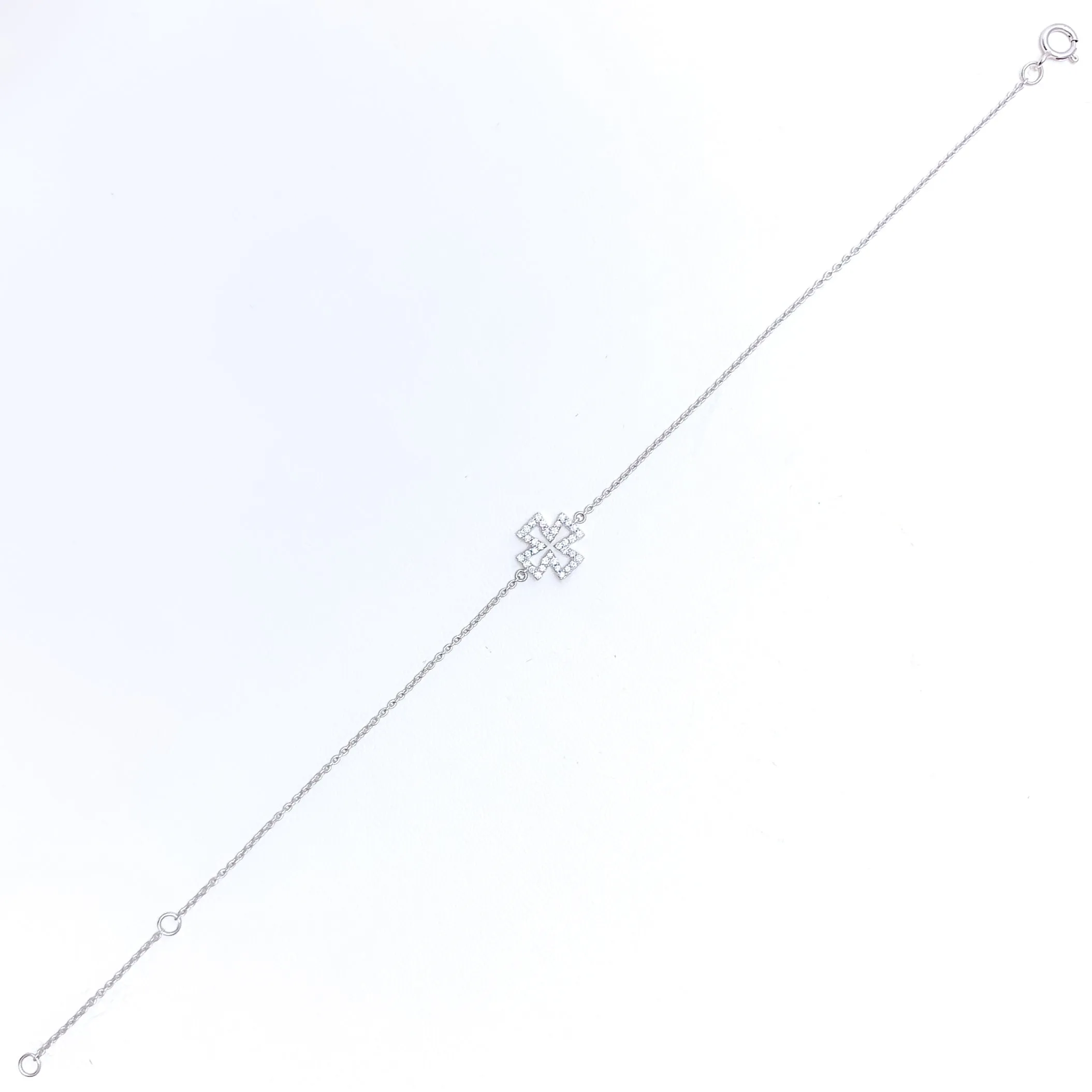 Lavish Twinkling Floral Diamond   18k Gold Bracelet