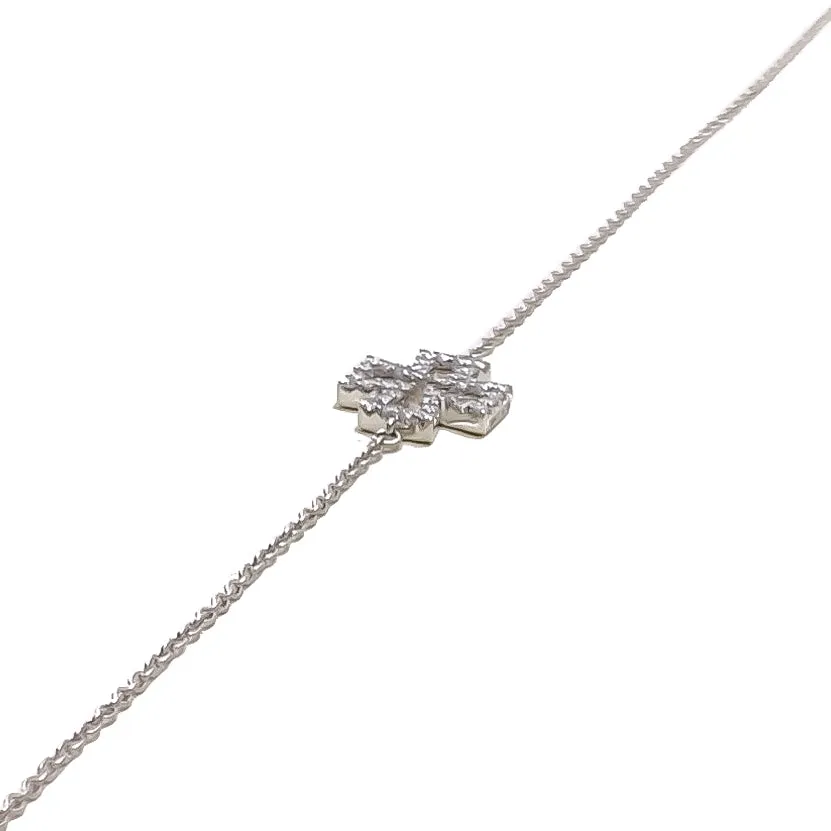 Lavish Twinkling Floral Diamond   18k Gold Bracelet