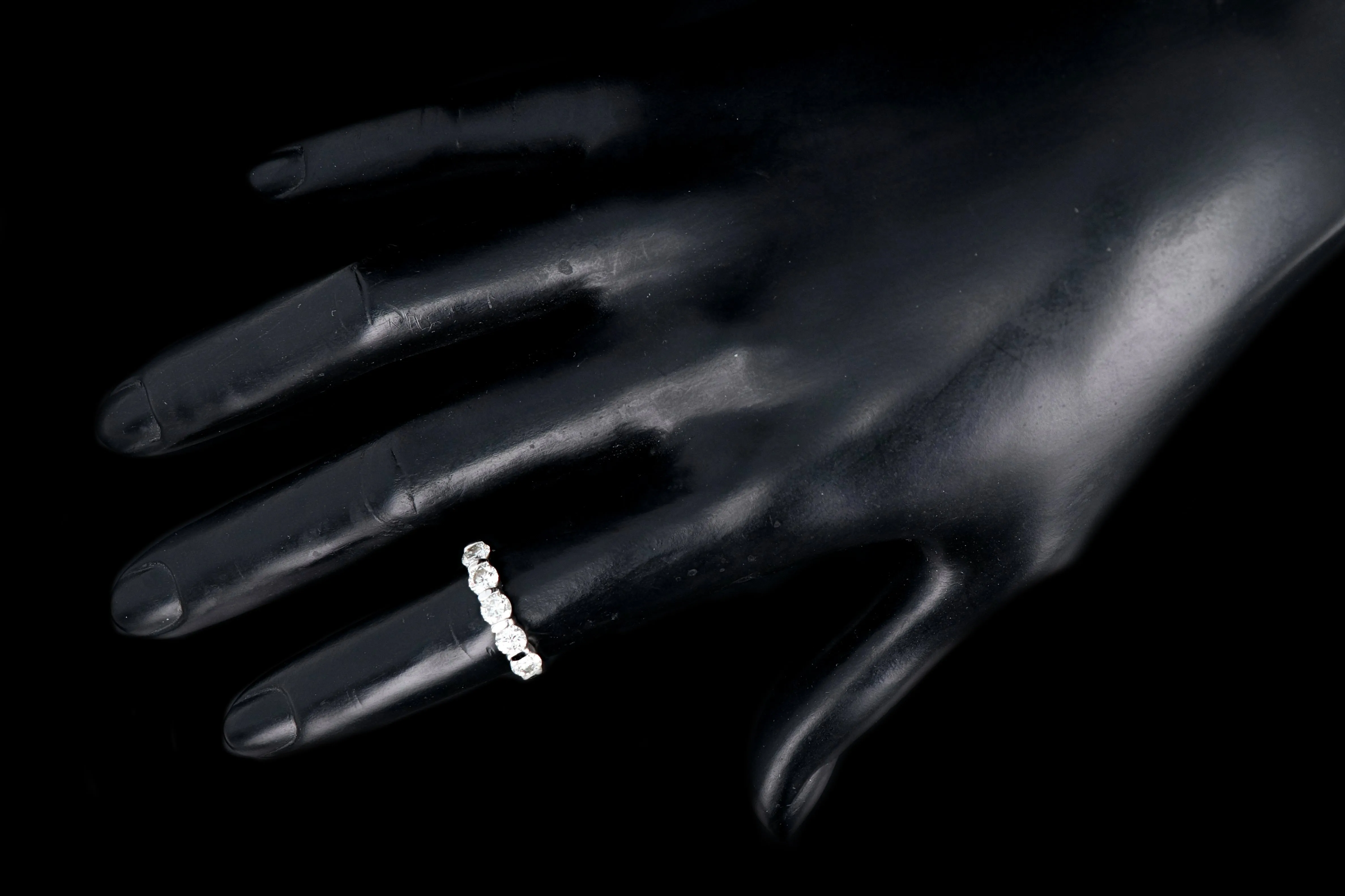 Modern Platinum 1 Carat Round Brilliant Cut Diamond 5 Stone Band
