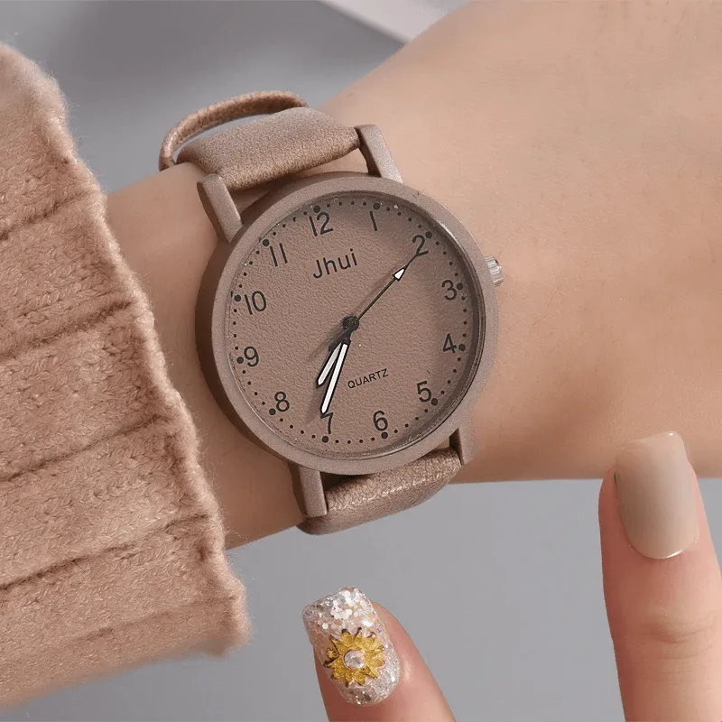 New  Women's Fashion Leather Wrist Watch For Women and Ladies Excelent Gift  For Women and Girls