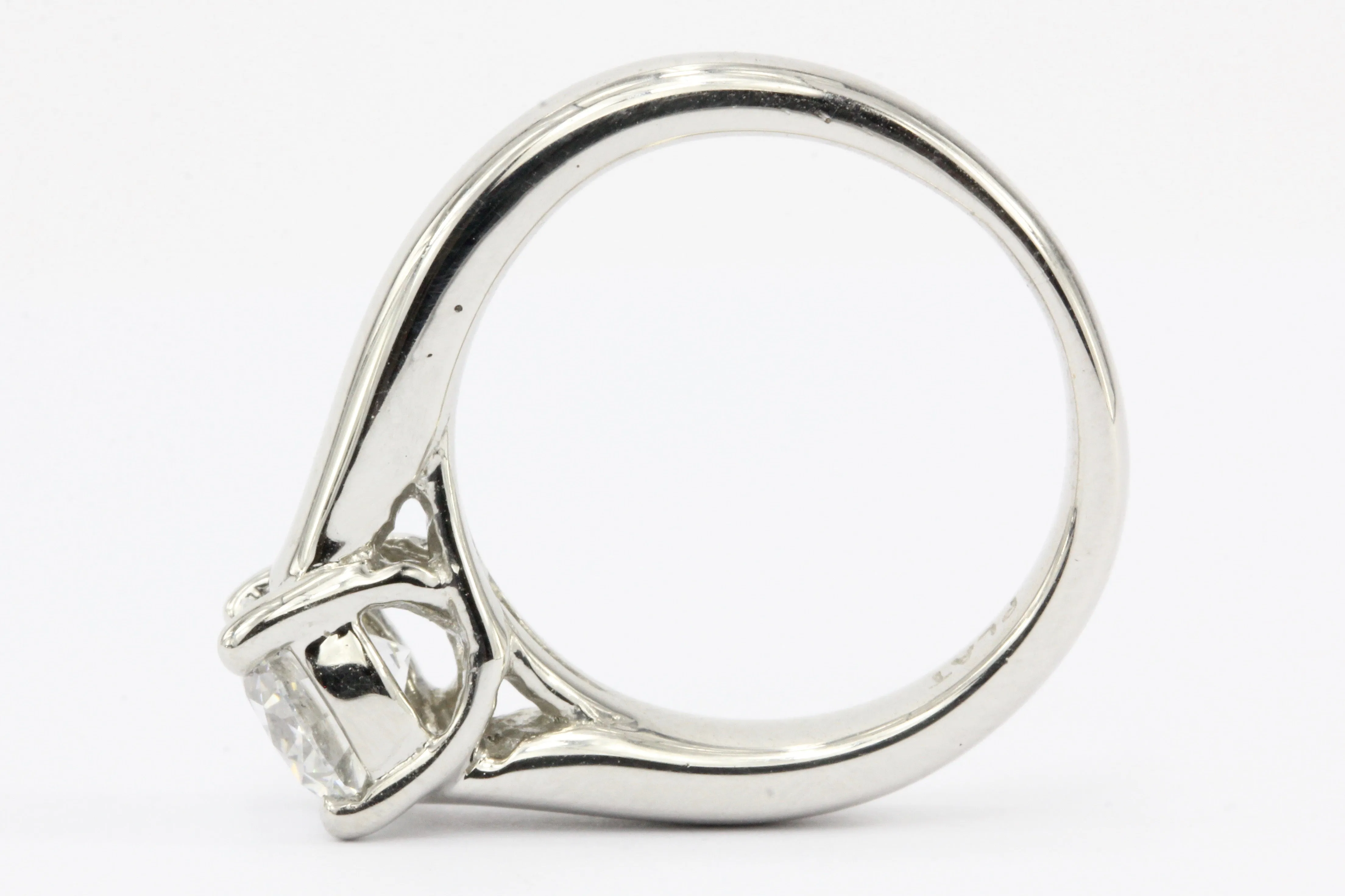 Platinum 1.12 Carat D/Vs2 Round Brilliant Diamond Solitaire Engagement Ring