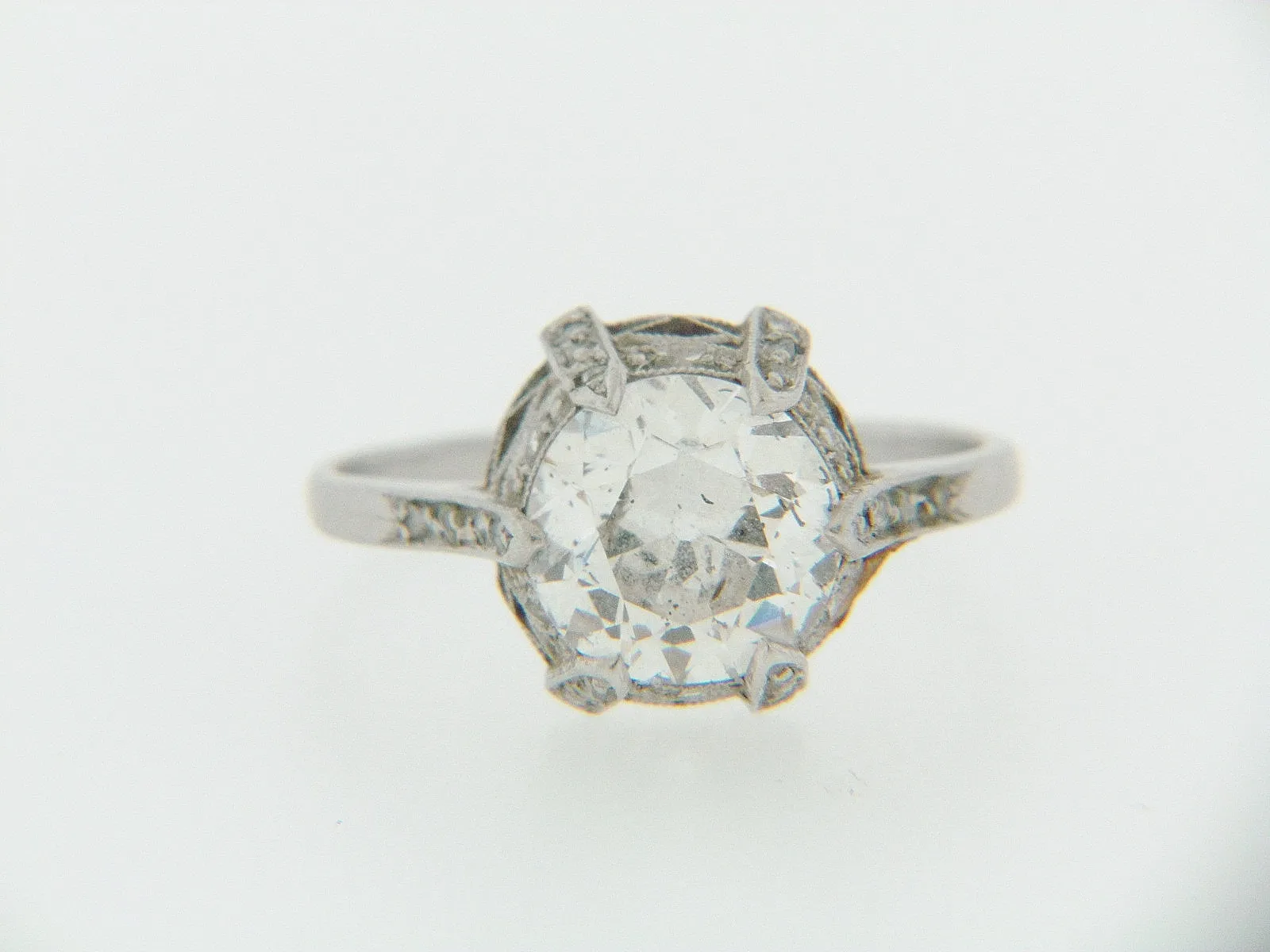 PLATINUM VINTAGE DIAMOND SOLITAIRE RING