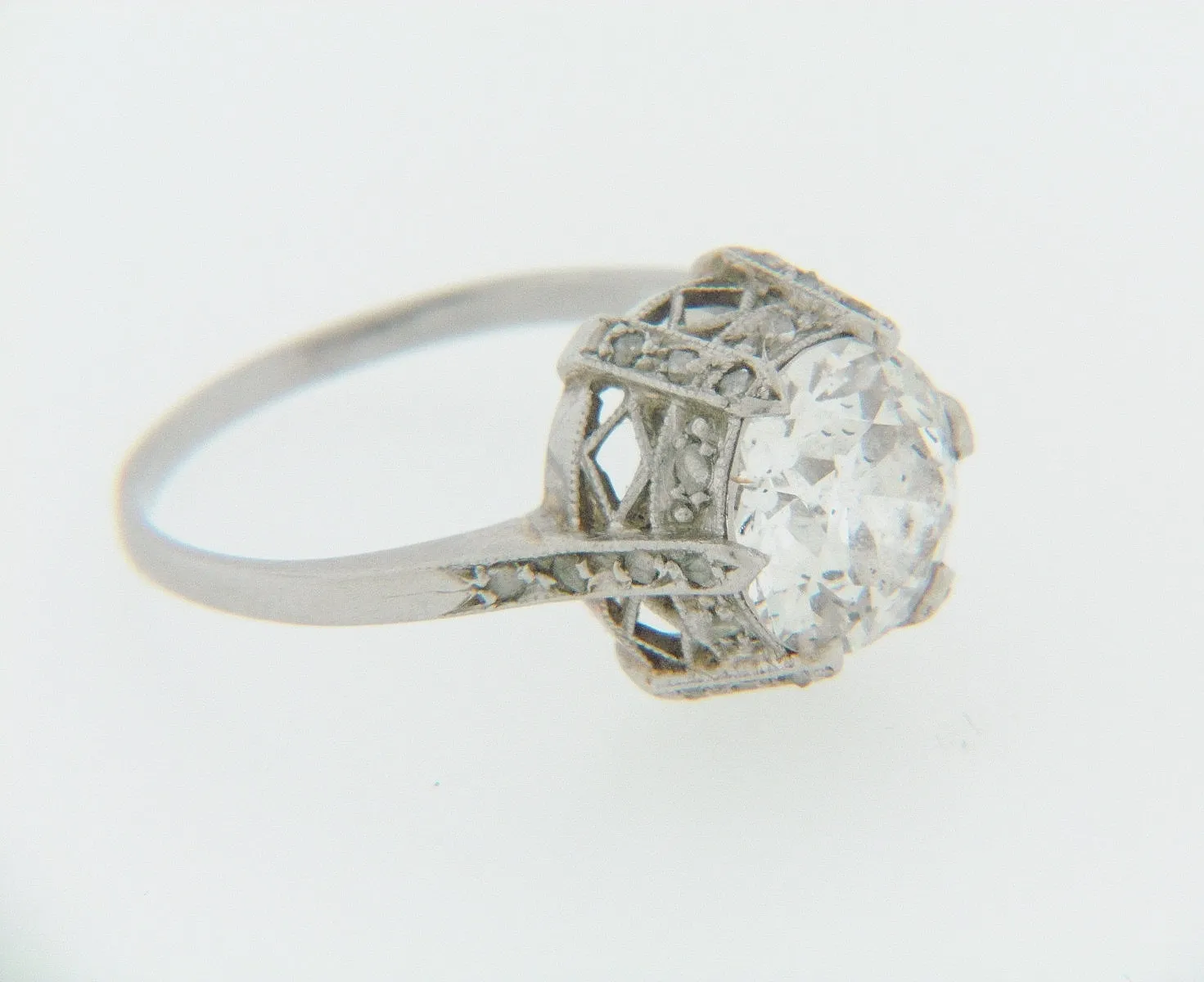 PLATINUM VINTAGE DIAMOND SOLITAIRE RING