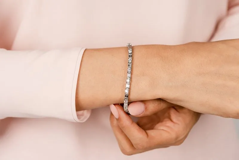 Round And Baguette Diamond Bracelet with 4.00 ct.(finished) 3x1.5mm, 3mm