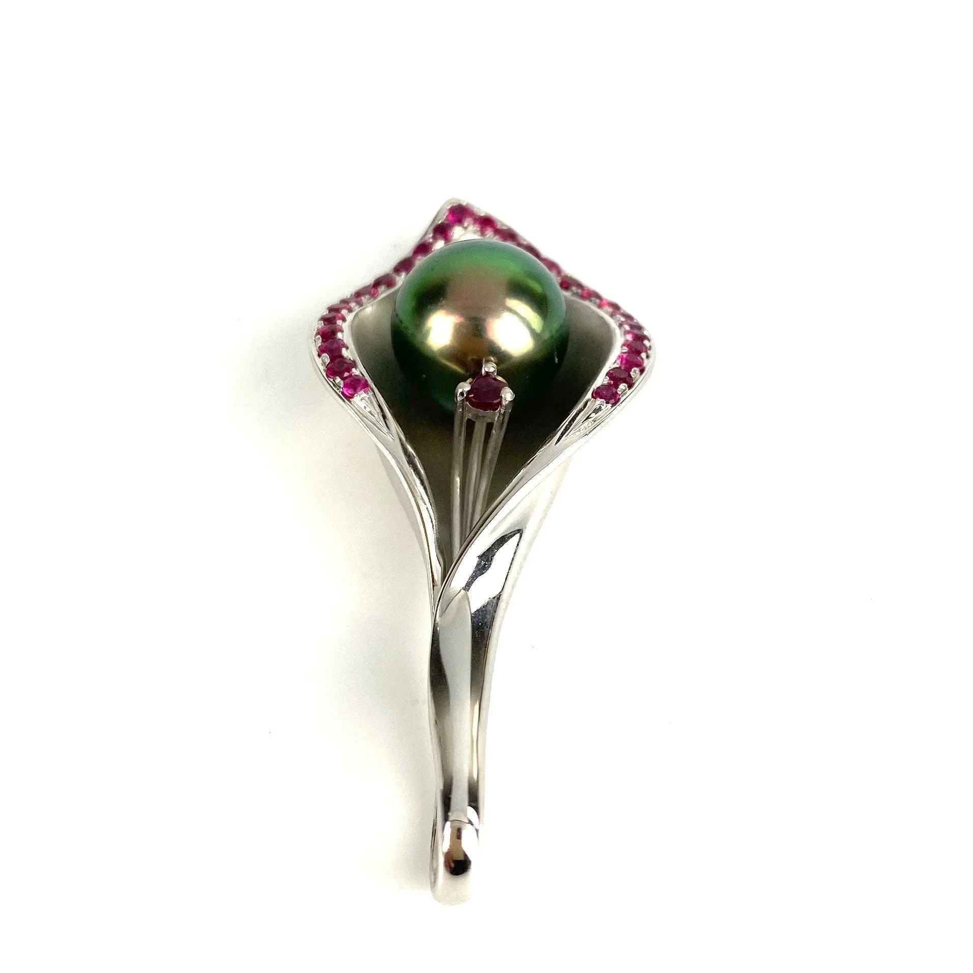 Stunning 14K White Gold W/ 0.67 CT Sapphires W/ 10mm Tahitian Pearl