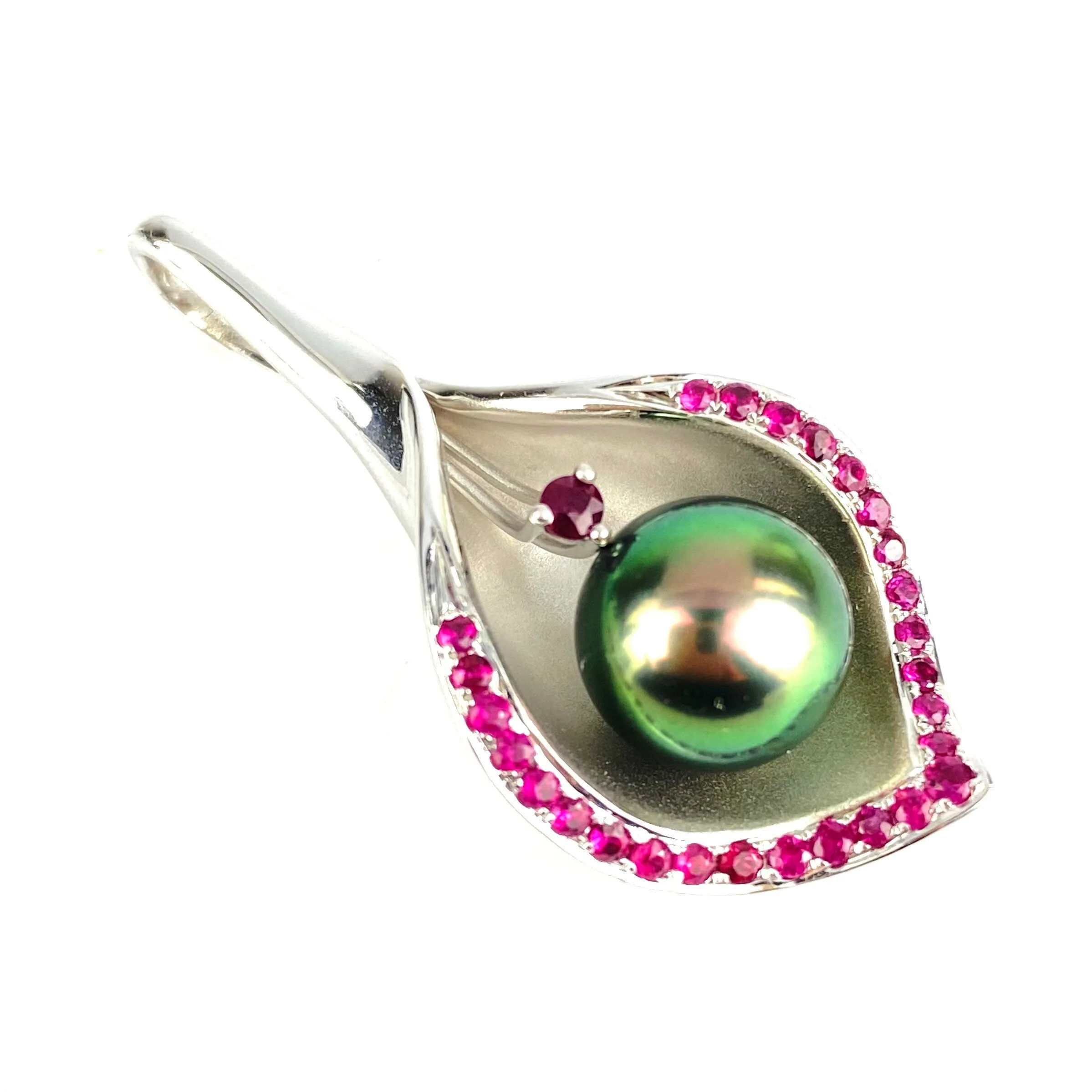 Stunning 14K White Gold W/ 0.67 CT Sapphires W/ 10mm Tahitian Pearl