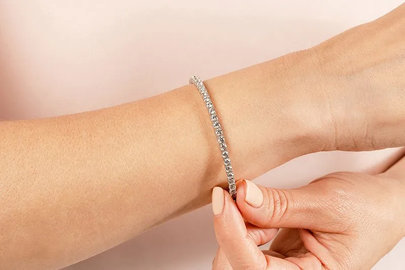Stylish Sweetheart Bangle Diamond Bracelet with 2.49 ct.(finished) 2.8mm