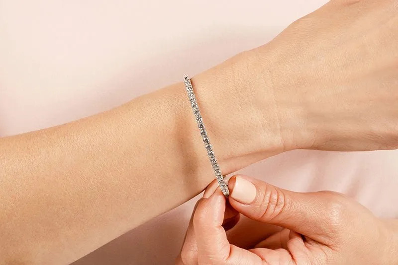 Stylish Sweetheart Bangle Diamond Bracelet with 2.49 ct.(finished) 2.8mm