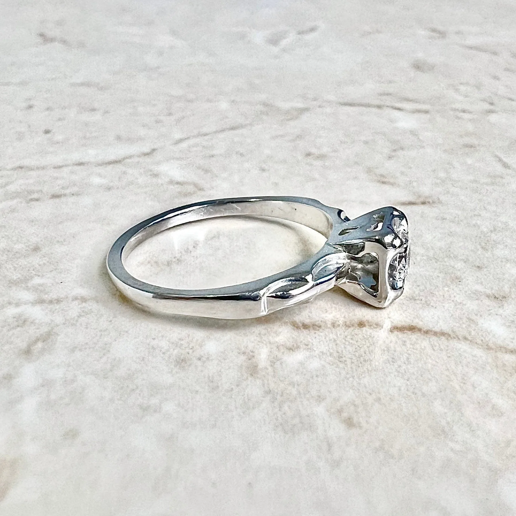 Vintage 1940’s Retro 14 Karat Yellow Gold 0.30 Carat Diamond Solitaire Engagement Ring