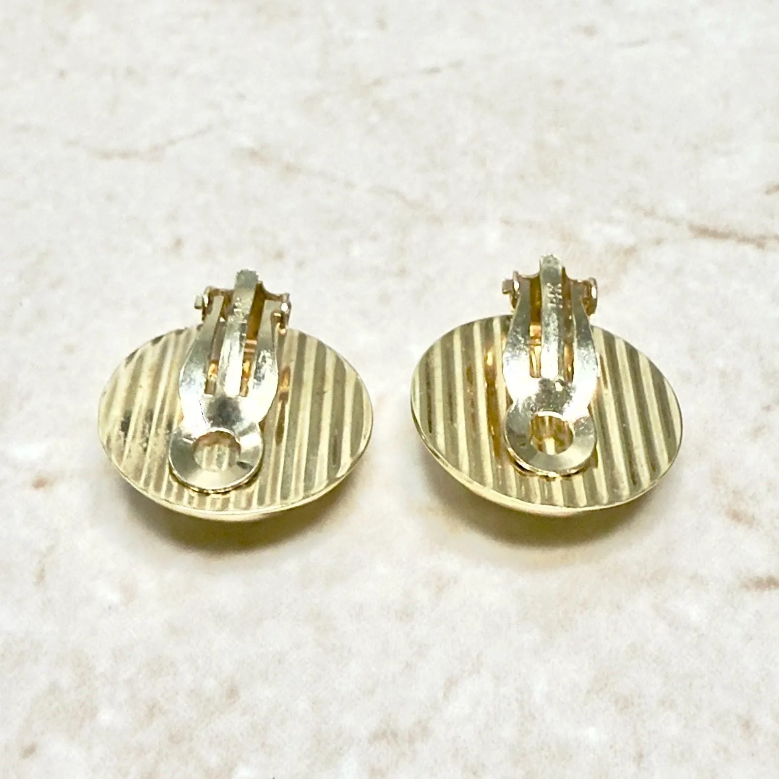 Vintage Fluted 14 Karat Yellow Gold Clip-On Earrings