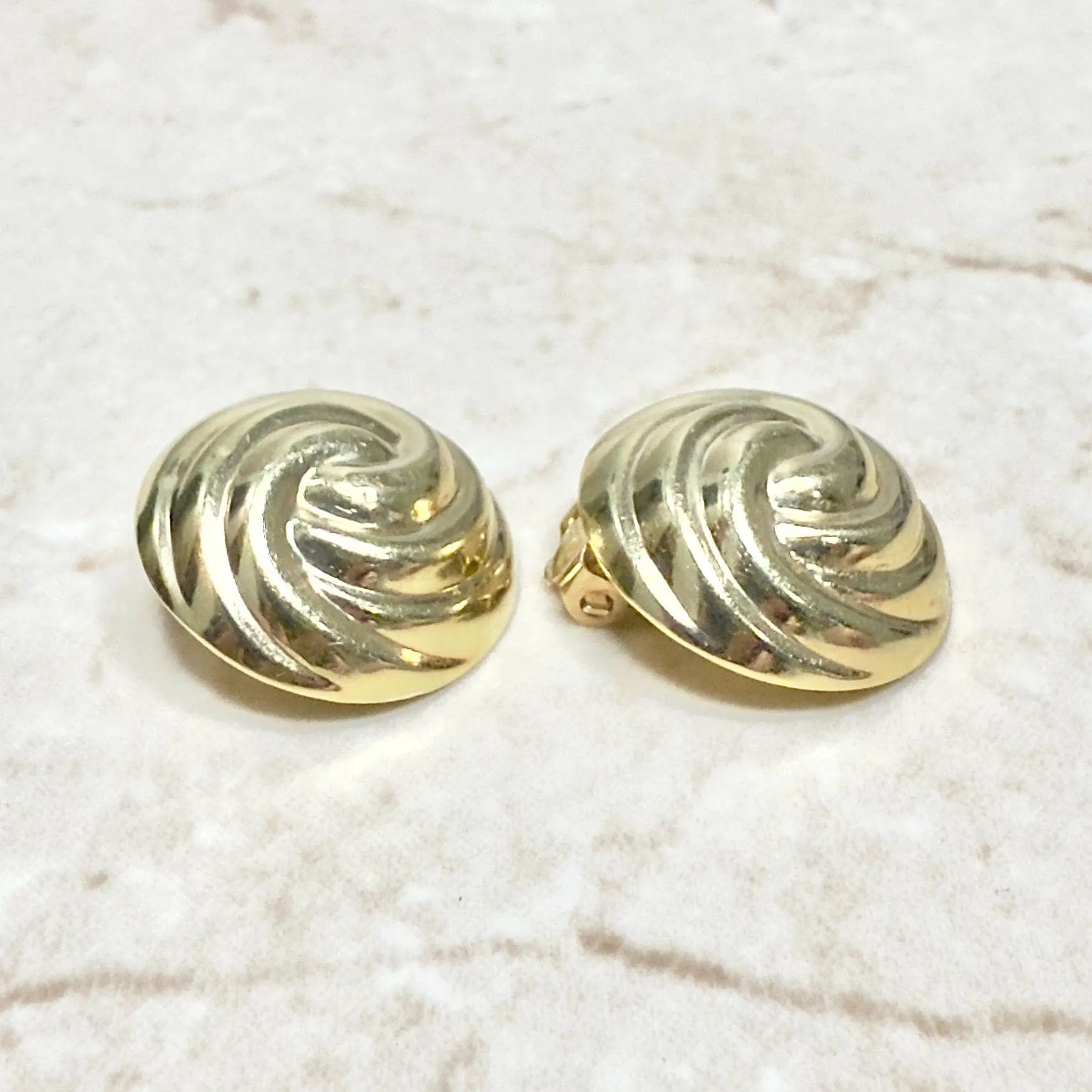 Vintage Fluted 14 Karat Yellow Gold Clip-On Earrings