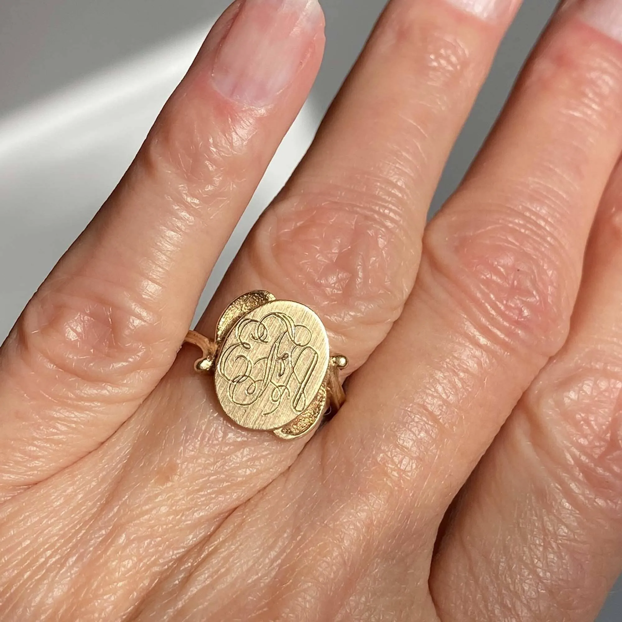 Vintage Gold EAF Initial Signet Ring